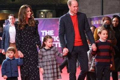 Кейт Миддлтон и принц Уильям с детьми показали рождественскую открытку 2021