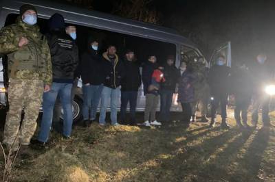 Во Львовской области задержали микроавтобус с нелегалами