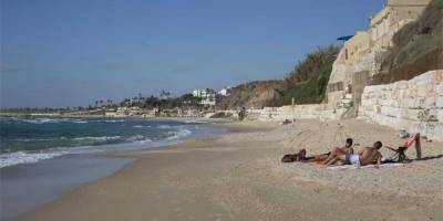 В Тель-Авиве, Бат-Яме и Герцлии временно запретили купание в море