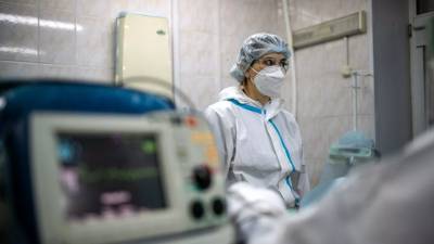 Около 217 тысяч пациентов с COVID-19 находятся в стационарах России