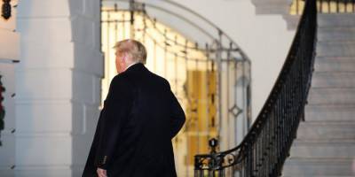 «Устраивает чертову истерику». Трамп грозит не покинуть Белый дом — CNN