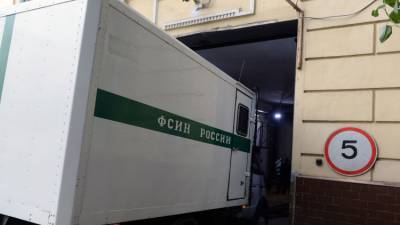 Замначальника СИЗО в Крыму обманул заключенного на 3500 долларов