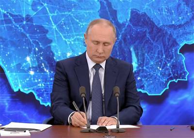 Путин не ответил на вопрос, поручал ли он спецслужбам проработать вопрос о происхождении COVID