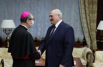 Лукашенко пообещал в случае необходимости вылечить Папу Римского