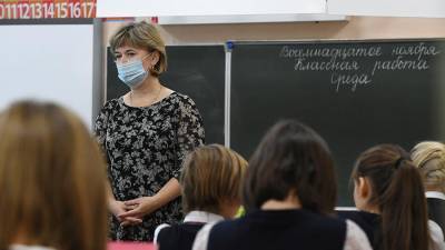 Путин прокомментировал ситуацию с зарплатами учителей