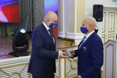 Губернатор Кузбасса вручил награды лучшим энергетикам