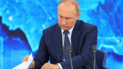 «Сейчас тяжело, но 20 лет было еще тяжелее»: Путин ответил на вопрос о нелегкой жизни в регионах и росте цен