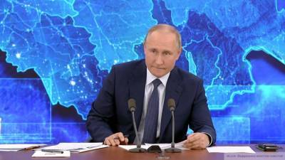 Путин объяснил, почему важно сохранить оплату за онлайн-обучение в вузах РФ
