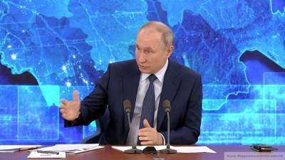 Путин назвал недостойным вмешательство в личную жизнь Дзюбы