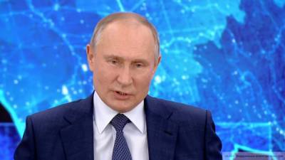 Путин попросил уважать российских врачей на фоне пандемии