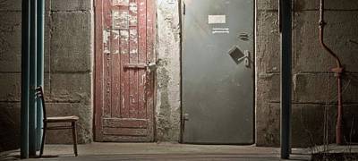 Житель Карелии украл и сдал в металлолом дверь подъезда