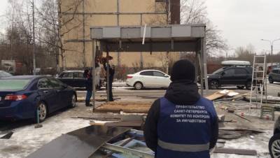 В Петербурге убрали около полусотни незаконных киосков и торговых лотков