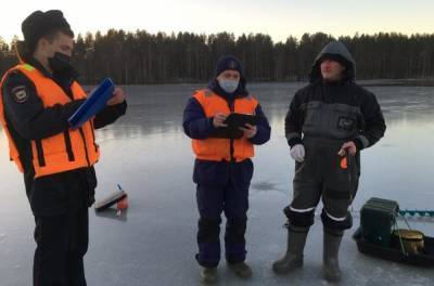 Рыбаки в Карелии вышли за уловом на тонкий лед: их вовремя прогнали