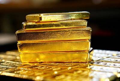 Цена на золото подскочила на 1% благодаря снижению доллара