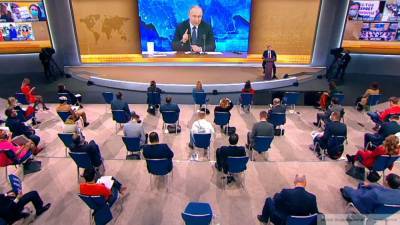 Корреспондент BBC покинул зал после ответа Путина об отношениях с Западом