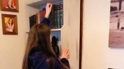 Девушка показала в своем доме тайную комнату, которая удивит многих (Видео)