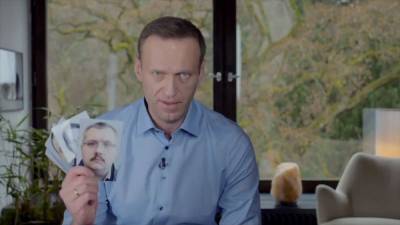 Навальный сообщил, что его допросили в Германии по запросу России