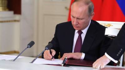 Путин подписал указ о детских новогодних выплатах