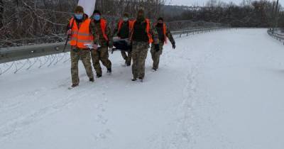 Боевики на Донбассе вернули Украине тело военнослужащего (фото) (3 фото)
