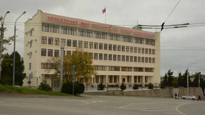 В Севастополе здание МВД обнесут проволокой, чтобы "люди боялись"