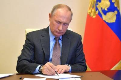 Путин подписал указ о выплатах на детей до семи лет включительно