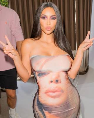 Никто не ожидал: Ким Кардашьян показала, как выглядит без макияжа