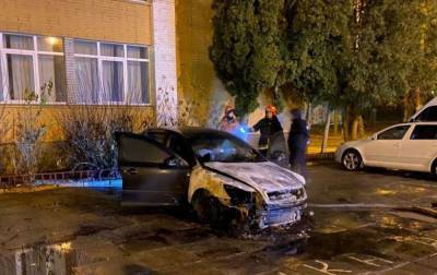 Во Львове подожгли автомобиль детектива НАБУ