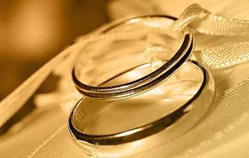 Стало известно, во сколько лет в Беларуси впервые вступают в брак мужчины и женщины