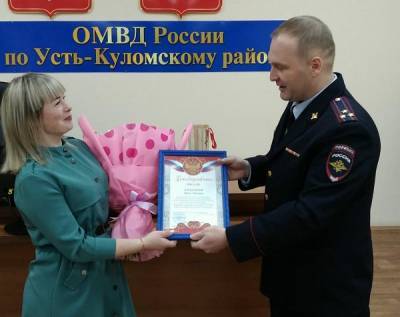 В Усть-Куломском районе дружинница не позволила пенсионеру перечислить сто тысяч рублей мошенникам