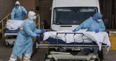 Умереть от коронавируса. О чем говорит динамика смертности от пандемии в Украине и мире