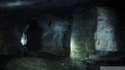 Прокуратура: пропавшие в пещерах Сьяны туристы с детьми не выходят на связь