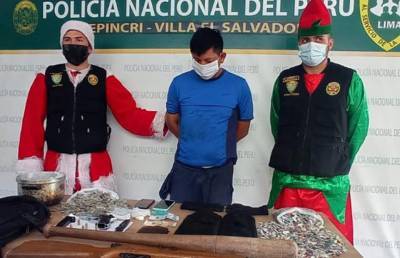 Полиция Перу провела спецоперацию в костюмах Санта-Клауса и эльфов