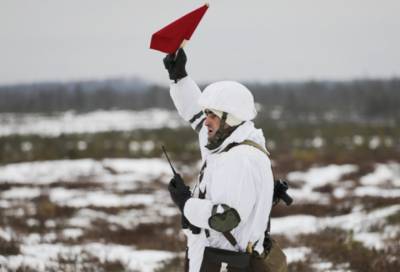 Более 2 тысяч военнослужащих научились метать гранаты в Ленобласти