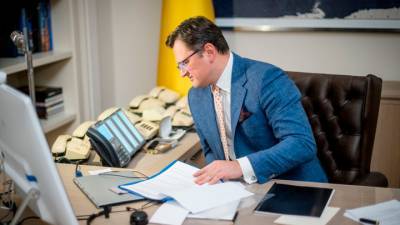 Глава МИД Украины жалеет о потере контакта с Лавровым
