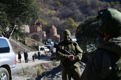 Российские военные в Карабахе ведут себя совсем не как "миротворцы": СМИ обнародовали доказательства