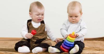 Почему нельзя принуждать детей делиться игрушками
