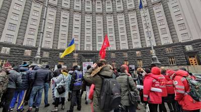 В Киеве и Львове проходят акции протеста медиков, требующих повышения зарплаты
