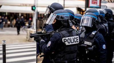 Во Франции неизвестный захватил заложников, есть раненые