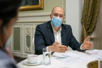 "Нельзя обеспечить сразу всех": Шмыгаль озвучил, сколько украинцев нужно вакцинировать для остановки эпидемии