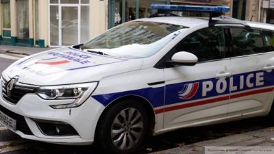 Полиция нашла мертвыми женщину и захватившего ее мужчину под Парижем
