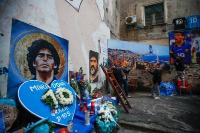 Суд в Аргентине отложил кремацию Марадоны из-за тестов на отцовство