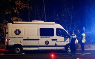 Захвативший заложников вблизи Парижа найден мертвым