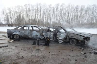 В Башкирии два автомобиля сгорели после лобового столкновения
