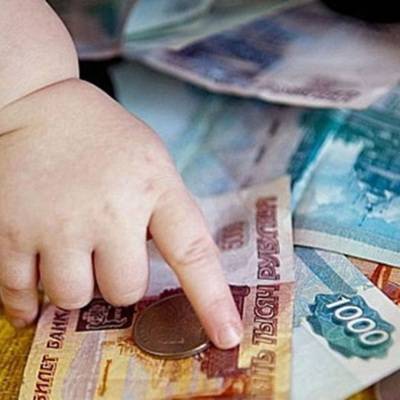 Семьи с детьми до семи лет получат к Новому году от государства по пять тысяч рублей