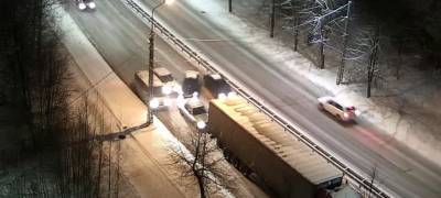 Пять автомобилей столкнулись в центре Петрозаводска (ВИДЕО)
