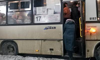 Петрозаводчан возят в переполненных автобусах, несмотря на ковид, штрафы и запрет Парфенчикова