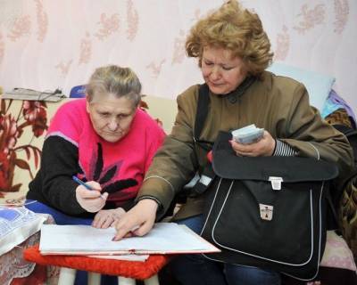 Депутаты хотят раздать пенсионерам по 12 тысяч рублей