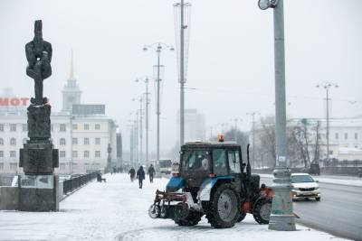Водителей Свердловской области предупредили о снегопаде и гололеде
