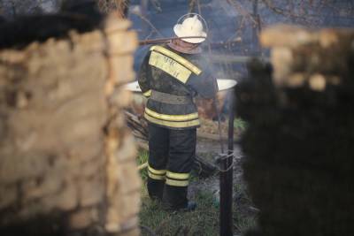 В ночном пожаре под Волгоградом пострадали люди