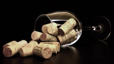Роскачество составило рейтинг российских игристых вин стоимостью до 1 тыс. рублей